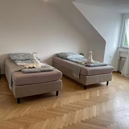 Cozy Private 3-bedroom In Appartement