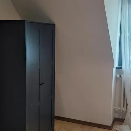 Cozy Private 3-bedroom In Appartement