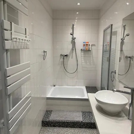 Cozy Private 3-bedroom In Appartement Wesseling