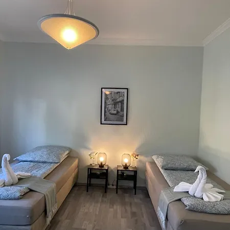Cozy Private 3-bedroom In Appartement